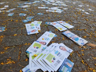 SAO PAULO (SP), Brezilya 10 / 06 / 2024 Madre Alix okulu, Jardim Paulistano bölgesi yakınlarındaki aday broşürleri, bu Pazar, 6 Ekim 2024. (Leco Viana / Newws2) 