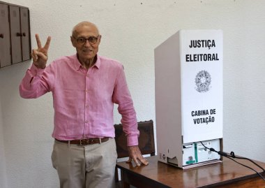 SAO PAULO (SP), Brezilya 10 / 06 / 2024 Eyalet Milletvekili Eduardo Suplicy, Sao Paulo 'nun Jardim Paulistano bölgesindeki Madre Alix okulunda, bu Pazar, 6 Ekim 2024. (Leco Viana / Newws2) 