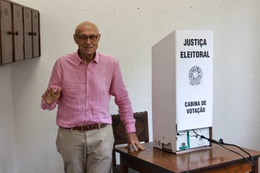 SAO PAULO (SP), Brezilya 10 / 06 / 2024 Eyalet Milletvekili Eduardo Suplicy, Sao Paulo 'nun Jardim Paulistano bölgesindeki Madre Alix okulunda, bu Pazar, 6 Ekim 2024. (Leco Viana / Newws2) 
