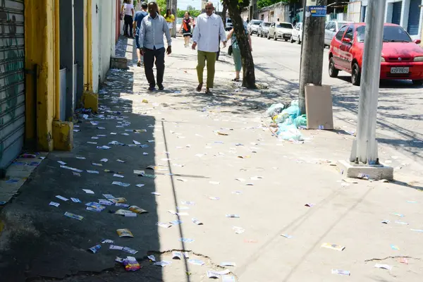 Rio de Janeiro (RJ), Brezilya 10 / 06 / 2024 - Seçim hareketi, seçmenler, serbest turnikeler ve Rocha Miranda ve Güney Bölgesi Copacabana sokaklarında toprak (Foto: Fausto Maia / Thenews2)