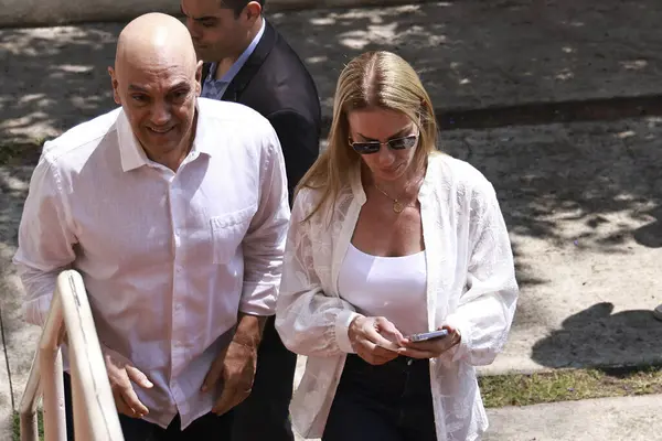 SAO PAULO (SP), Brezilya 10 / 06 / 2024 Federal Yüksek Mahkeme Bakanı Alexandre de Moraes ve eşi Viviane Barci de Moraes, Madre Alix okuluna oy vermek için geldiler (Leco Viana / Thenews2) 