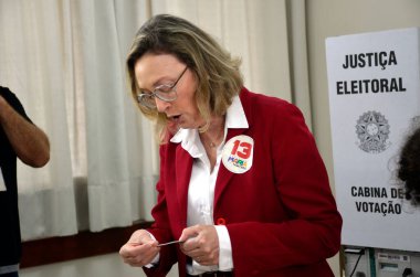 Porto Alegre (RS), 10 / 06 / 2024 VOTING / ELECTIONS / PORTO ALEGRE PT adayı Maria do Rosario, Rio Grande do Sul 'un doğu bölgesindeki bir okulda Pazar sabahı oy kullandı. (Çello Oliver / The Newws2)