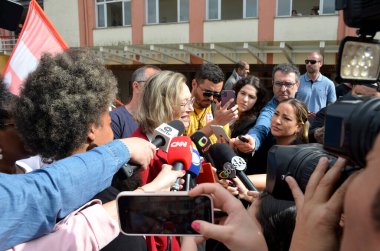 Porto Alegre (RS), 10 / 06 / 2024 VOTING / ELECTIONS / PORTO ALEGRE PT adayı Maria do Rosario, Rio Grande do Sul 'un doğu bölgesindeki bir okulda Pazar sabahı oy kullandı. (Çello Oliver / The Newws2)