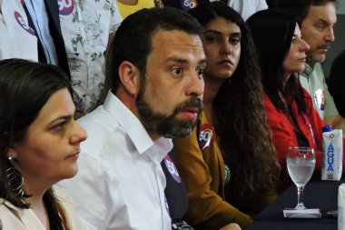 Sao Paulo (SP), Brezilya 10 / 07 / 2024 - Sao Paulo belediye başkanı adayı Guilherme Boulos (PSOL) ilk basın toplantısını Sao Paulo şehir merkezindeki bir otelde yaptı.