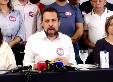 Sao Paulo (SP), Brezilya 10 / 07 / 2024 - Sao Paulo belediye başkanı adayı Guilherme Boulos (PSOL) ilk basın toplantısını Sao Paulo şehir merkezindeki bir otelde yaptı.