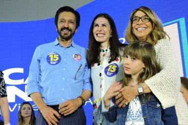 Sao Paulo (SP), Brezilya 10 / 07 / 2024 - Belediye Başkanı ve yeniden seçilme adayı Ricardo Nunes (MDB) ikinci turda ilk kampanya etkinliğini gerçekleştirdi, kadınlardan destek gördü ve aday Marina Helen 'den (leandro chemalle / theenews2)