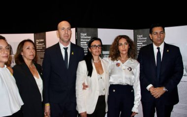 New York, ABD, 7 Ekim 2024: Birleşmiş Milletler daimi İsrail Temsilcisi Büyükelçi Danny Danon dokunaklı bir fotoğraf sergisi olan 