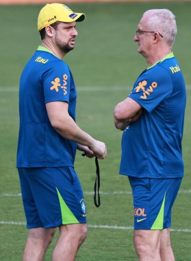 Sao Paulo (SP), 10 / 08 / 2024 - TRAINING / SELECTION / CBF / SP - Coach Dorival Junior ve yardımcı antrenör Lucas Silvestre, Brezilya Erkekler Futbol Takımı için antrenman sırasında, Barra Funda 'da CT do Palmeiras, Sao Paulo- SP (leco viana / thenews2)