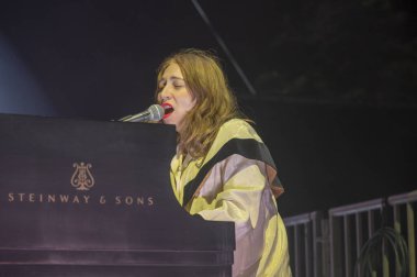 New Yorklular, Hamas 'ın 7 Ekim' de İsrail 'e düzenlediği saldırıların yıldönümünü kutluyorlar. 07 Ekim 2024, New York, ABD: Regina Spektor, Hamas öncülüğündeki saldırının (m10 'lar / thews2)