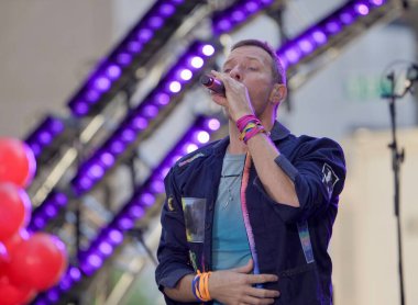 Coldplay New York 'taki Today Show' da canlı performans sergiliyor. 8 Ekim 2024, New York, ABD: Coldplay, Citi Konser Serisi kapsamında TODAY Plaza 'da canlı performans sergiliyor ve yeni albümlerini tanıtıyor (niyi _ fote _ thews2)