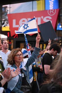 Hamas teröristlerinin 7 Ekim 2023 'te İsrail' e düzenlediği saldırıların anısına düzenlenen dünya protestoları. 7 Ekim 2024, New York, New York, ABD Bugün, İsrailliler ve Araplar ve onların destekçileri mitingler yoluyla İsrail 'e yapılan saldırıları anacaklar. 