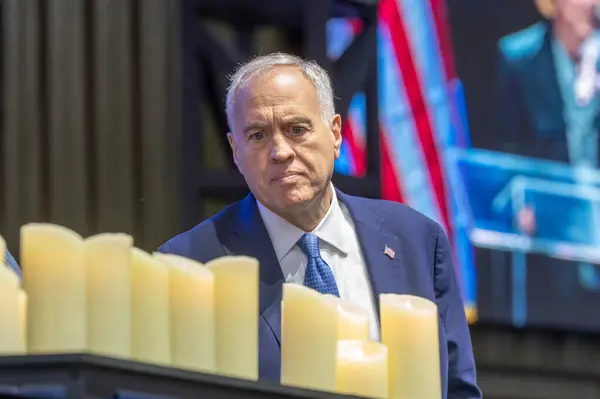 stock image October 07, 2024, New York, New York, USA: New York State Comptroller Tom DiNapoli lights a candle at an 