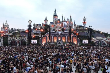 Itu (SP), Brezilya 10 / 11 / 2024 - Brezilyalı DJ Dubdogz ve DJ Carola bu Cuma öğleden sonra Fazenda Maeda 'da Tomorrowland Brasil' in ana sahnesindeki seyirciyi heyecanlandırdı