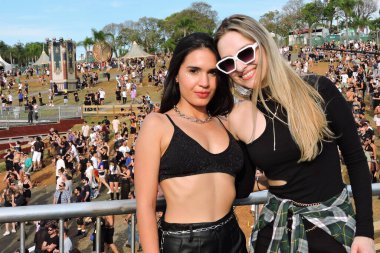 ITU (SP), Brezilya 10 / 12 / 2024 - Tomorrowland Brasil 'in ikinci günü, Sao Paulo' nun içindeki Maeda çiftliğini dolduran halk için iyi hava, bol güneş ve sıcağa sahiptir. (leandro chemalle / the new ws2)