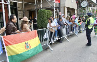 13 Ekim 2024, New York, ABD: New York 'ta düzenlenen 60. Geleneksel İspanyol Geçit Töreni, danslar, kostümler ve İspanyol kültürünü gösteren şamandıralarla 44. cadde & 5. bulvardan gerçekleştiriliyor (niyi fote / theenews2)