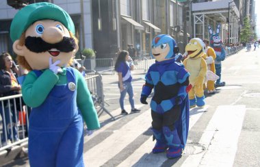 13 Ekim 2024, New York, ABD: New York 'ta düzenlenen 60. Geleneksel İspanyol Geçit Töreni, danslar, kostümler ve İspanyol kültürünü gösteren şamandıralarla 44. cadde & 5. bulvardan gerçekleştiriliyor (niyi fote / theenews2)