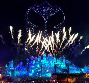Itu, Brezilya 10 / 13 / 2024 - İnsansız hava aracı gösterisi mesajlar, olay logosu ve havai fişek, lazer ve ışıklardan oluşan bir havai fişek gösterisi ile, DJ Alok, Tomorrowland Brasil 'in son gecesinin en önemli olayıydı (leandro chemalle / thenews2)