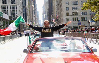 14 Ekim 2024, New York, ABD: Batı 44. Cadde & 5. Cadde 'den gelen 80. Geleneksel Kolomb Günü Geçidi' nde İtalyan kültürünü gösteren danslar, kostümler ve şamandıralar (niyi fote / thews2)