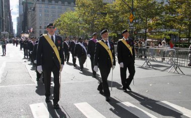 14 Ekim 2024, New York, ABD: Batı 44. Cadde & 5. Cadde 'den gelen 80. Geleneksel Kolomb Günü Geçidi' nde İtalyan kültürünü gösteren danslar, kostümler ve şamandıralar (niyi fote / thews2)