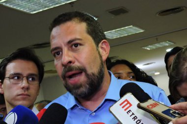 Sao Paulo (SP), Brezilya 10 / 15 / 2024 - Sao Paulo Guilherme Boulos belediye başkanlığı için PSOL adayı, seller ve sıcak hava dalgalarıyla mücadele gibi acil durumlar için bir iyileşme programı açıkladı. (leandro chemalle / the new ws2)