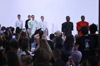 Sao Paulo (SP), Brezilya 10 / 16 / 2024 Sunucular Fernanda Lima ve Rodrigo Hilbert Joao ve Francisco 'nun oğulları, Normando markasının Sao Paulo moda haftası, SPFW N58 (Leco Viana / Thenews2)