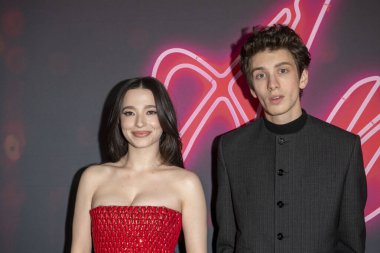 15 Ekim 2024, New York, New York, ABD: (L-R) Mikey Madison ve Mark Eydelshteyn Regal Times Meydanı 'ndaki 
