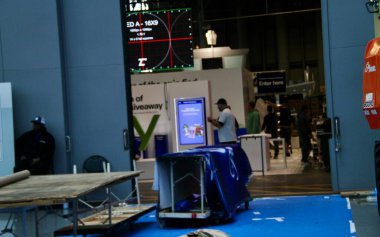 16 Ekim 2024, New York, ABD: İşçiler New York Comic Con 2024 'te 17-20 Ekim 2024 tarihleri arasında Manhattan, New York' taki Javits Kongre Merkezi 'nde yapılan son rötuşları yaparken görülüyor. (niyi fote / the new ws2)