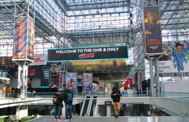 16 Ekim 2024, New York, ABD: İşçiler New York Comic Con 2024 'te 17-20 Ekim 2024 tarihleri arasında Manhattan, New York' taki Javits Kongre Merkezi 'nde yapılan son rötuşları yaparken görülüyor. (niyi fote / the new ws2)