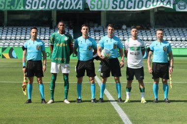 CURITIBA (PR), 10 / 17 / 2024 - SOCCER / BRAZILIAN CUP / SUB 20 / CORITIBA VS PALMEIRAS - Hakem Marco Antonio dos Santos Travessolo (PR) ve asistanlar Joao Fabio Machado Brischiliari (PR) ve Heitor Alex Eurich (PR) (edson de souza / thenews2))