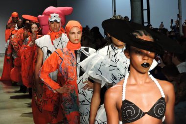 Sao Paulo (SP), 10 / 17 / 2024 - FASHION / SHOWS / SPFW / N48 - Sosyal proje Cria Costura koleksiyonunu Sao Paulo Moda Haftası 'nda sundu. (Leandro Chemalle / Yeniler 2)