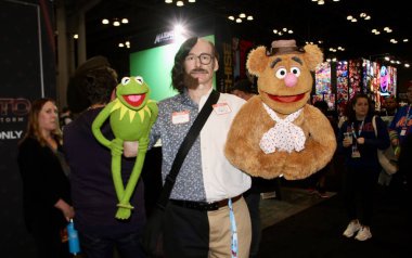 17 Ekim 2024, New York, ABD: The New York Comic Con 2024 'ün kalabalık ilk günü 17-20 Ekim 2024 tarihleri arasında Manhattan, New York' taki Javits Kongre Merkezi 'nde gerçekleşti. (niyi fote / the new ws2)