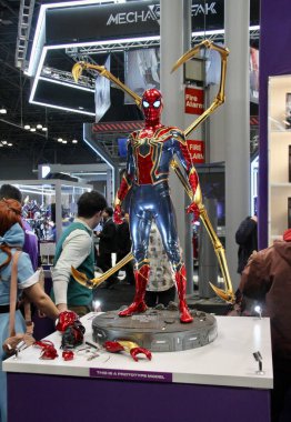 17 Ekim 2024, New York, ABD: The New York Comic Con 2024 'ün kalabalık ilk günü 17-20 Ekim 2024 tarihleri arasında Manhattan, New York' taki Javits Kongre Merkezi 'nde gerçekleşti. (niyi fote / the new ws2)