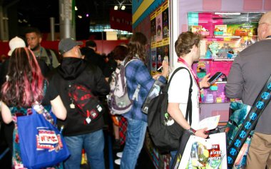 17 Ekim 2024, New York, ABD: The New York Comic Con 2024 'ün kalabalık ilk günü 17-20 Ekim 2024 tarihleri arasında Manhattan, New York' taki Javits Kongre Merkezi 'nde gerçekleşti. (niyi fote / the new ws2)