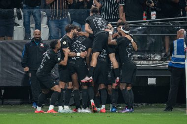 Sao Paulo (SP), Brezilya 10 / 17 / 2024 - Caca, Brezilya Futbol Şampiyonası 'nın 30. turu (ronaldo barreto / theenews2) için geçerli olan Corinthians ve Athletico-PR arasındaki maçtaki golünü kutluyor)