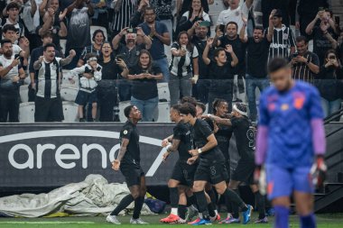 Sao Paulo (SP), Brezilya 10 / 17 / 2024 - Caca, Brezilya Futbol Şampiyonası 'nın 30. turu (ronaldo barreto / theenews2) için geçerli olan Corinthians ve Athletico-PR arasındaki maçtaki golünü kutluyor)