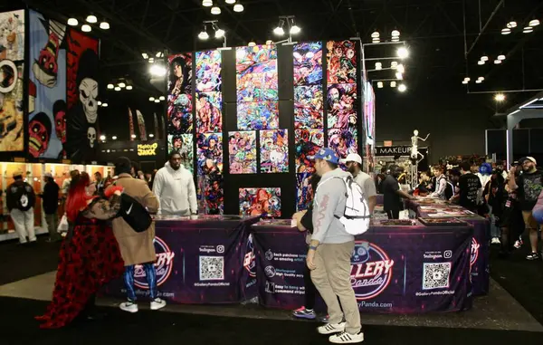 17 Ekim 2024, New York, ABD: The New York Comic Con 2024 'ün kalabalık ilk günü 17-20 Ekim 2024 tarihleri arasında Manhattan, New York' taki Javits Kongre Merkezi 'nde gerçekleşti. (niyi fote / the new ws2)