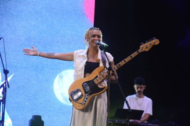 NATAL (NR), Brezilya 10 / 18 / 2024 - Şarkıcı Gracinha, 18 Ekim 2024 Cuma akşamı Natal kentinde düzenlenen MADA Festivali sırasında. (Fotoğraf: Jos Aldenir / Thenews2 / Depozito Fotoğrafları) 