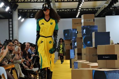 Sao Paulo (SP), 10 / 18 / 2025 - FASHION / SHOW / SPFW / N58 - Mercado Livre web sitesi, bu Cuma günü öğleden sonra, Pazar gününe kadar Ibirapuera 'da devam eden Sao Paulo Moda Haftası sırasında bir tanıtım gösterisi düzenledi. (Leandro Chemalle / Yeniler 2)