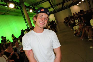 Sao Paulo (SP), 10 / 18 / 2024 - SPFW N58 / SHOW / FASHION Influencer Juliano Floss Sao Paulo Moda Haftası, SPFW n58, bu Cuma, 18 Ekim 2024. (Fotoğraf: Leandro Chemalle / Theenews2 / Depozito Fotoğrafları)  