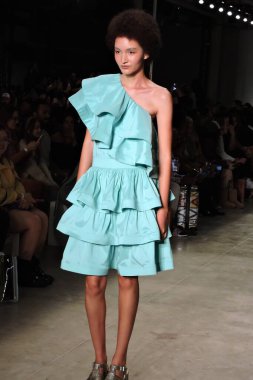 Sao Paulo (SP), 10 / 19 / 2024 - Sao Paulo Moda Haftası N58 'de bu Cumartesi akşamı Sao Paulo' daki Ibirapuera 'da Santa Resistencia defilesi. (Leandro Chemalle / Yeniler 2)