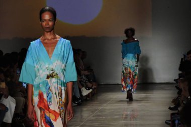 Sao Paulo (SP), 10 / 19 / 2024 - Sao Paulo Moda Haftası N58 'de bu Cumartesi akşamı Sao Paulo' daki Ibirapuera 'da Santa Resistencia defilesi. (Leandro Chemalle / Yeniler 2)