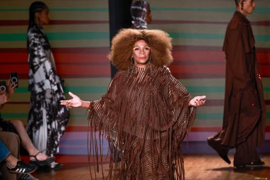 Sao Paulo (SP), 10 / 18 / 2024 - SPFW N58 / SHOW / FASHION Zeze Motta, 18 Ekim 2024 Cuma günü Iguatemi alışveriş merkezinde gerçekleşen Sao Paulo Moda Haftası, SPFW n58 'de Apartamento 03 markasını tanıttı. (Leco Viana / Newws2)