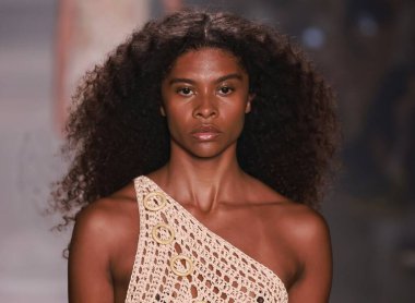 Sao Paulo (SP), 10 / 18 / 2024 - Sao Paulo Moda Haftası 'nın beşinci gününde Sou de Algodao moda gösterisi (SPFW), Brezilya Kültür Pavyonu' nda, başkentin güneyinde, Ibirapuera Park 'ta. 