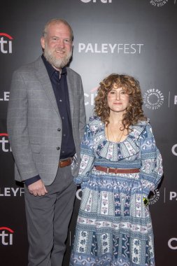 NEW YORK, NEW YORK - 18 Ekim 2024: (L-R) Paul Thureen ve Hannah Bos, PaleyFest 2024 yılında Paley Müzesi 'nde yapılan 