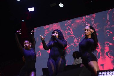 NATAL (NR), Brezilya 19 / 10 / 2024 - Şarkıcı Duquesa, 19 Ekim 2024 Cumartesi gecesi Natal kentinde düzenlenen MADA Festivali 'nde sahne aldı. (Fotoğraf: Jos Aldenir / Thenews2 / Depozito Fotoğrafları) 