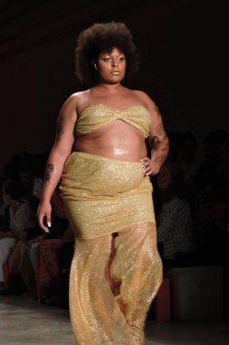 Sao Paulo (SP), 10 / 19 / 2024 - Tasarımcı Isaac Silva, Ibirapuera Park 'taki Pavilhao das Culturas Brasileiras' ta (PACUBRA) büyük bir parti düzenledi. (Leandro Chemalle / Yeniler 2)