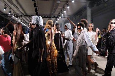 Sao Paulo (SP), 10 / 19 / 2024 - Tasarımcı Isaac Silva, Ibirapuera Park 'taki Pavilhao das Culturas Brasileiras' ta (PACUBRA) büyük bir parti düzenledi. (Leandro Chemalle / Yeniler 2)