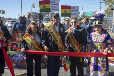 2024 Queens Bolivya Geçidi. 20 Ekim 2024, New York, ABD: Renkli kostümler içindeki katılımcılar Queens Bolivya Geçit Töreni sırasında 20 Ekim 2024 'te New York City' de gösteri yaptılar (M10 'lar / Thenews2)