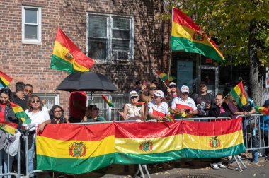 2024 Queens Bolivya Geçidi. 20 Ekim 2024, New York, ABD: Renkli kostümler içindeki katılımcılar Queens Bolivya Geçit Töreni sırasında 20 Ekim 2024 'te New York City' de gösteri yaptılar (M10 'lar / Thenews2)
