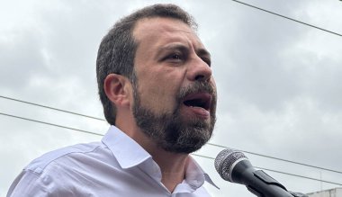 Sao Paulo (SP), Brezilya 10 / 21 / 2024 - Aday Guilherme Boulos (PSOL), Viaduto do Cha 'da Sao Paulo belediye başkanlığı kampanyasının son dönemi hakkında basına açık bir mektup okudu. 